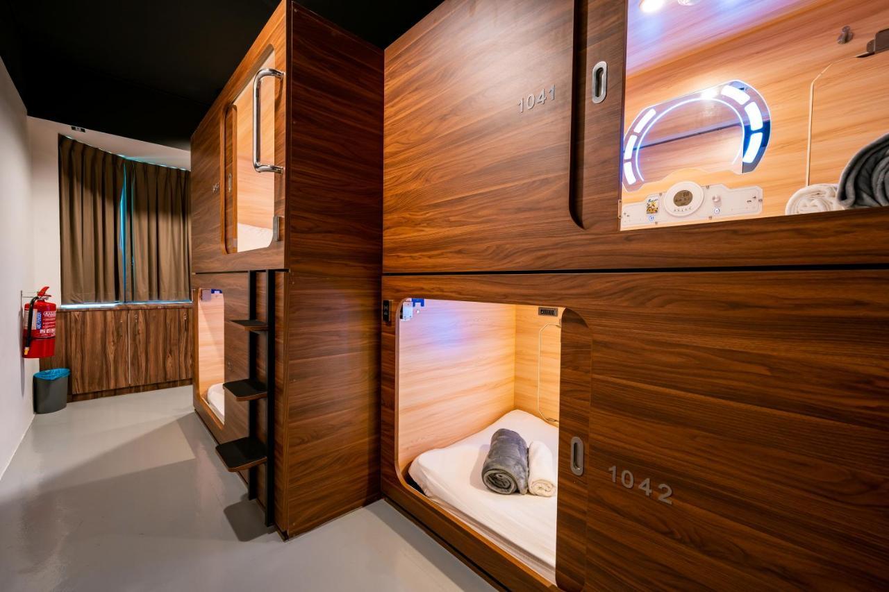 Jpod Capsule Hotel Kota Kinabalu Luaran gambar
